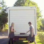 ¡Una joven pareja está convirtiendo furgonetas en sus nuevos hogares!