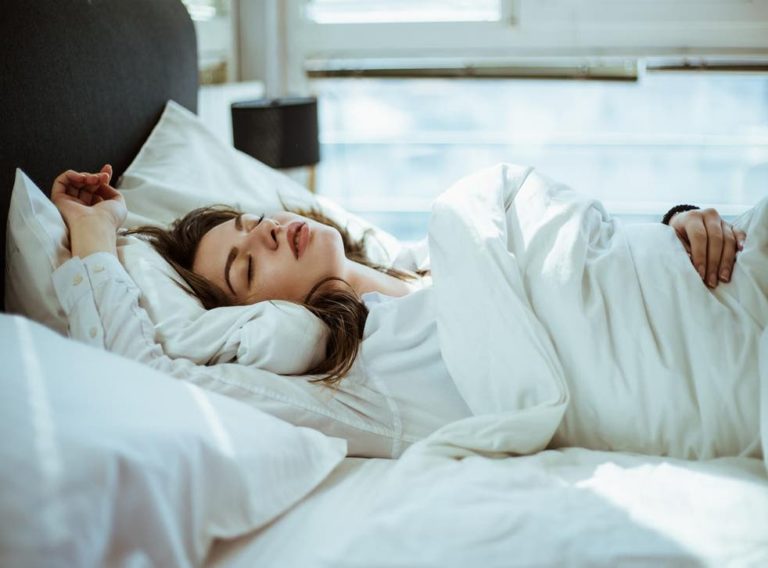 De bästa sovpositionerna för att förbättra din hälsa