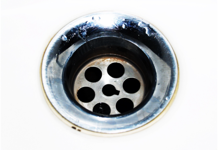 這就是您如何立即消除排水管及其通道氣味的方法