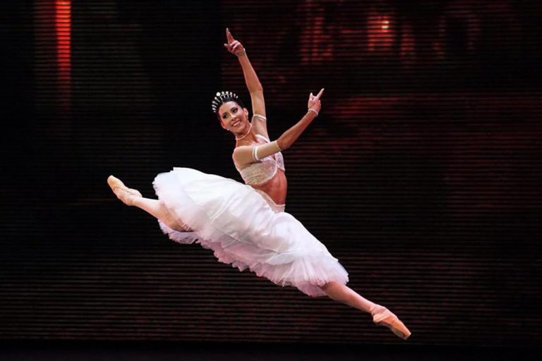 Прима-балерина с болезнью Альцгеймера вспомнила хореографию, слушая «Лебединое озеро»