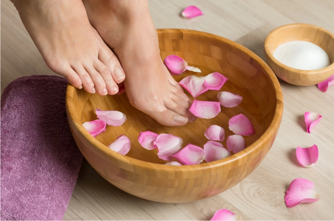 foot bath with rose leaves