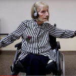 알츠하이머병을 앓고 있는 프리마 발레리나는 백조의호수의 음악을 듣고 안무를 기억합니다.