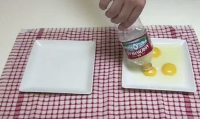 Formă de ouă cu sticla