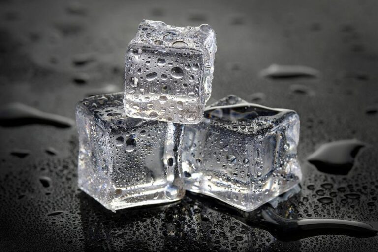 Tres cubos de hielo