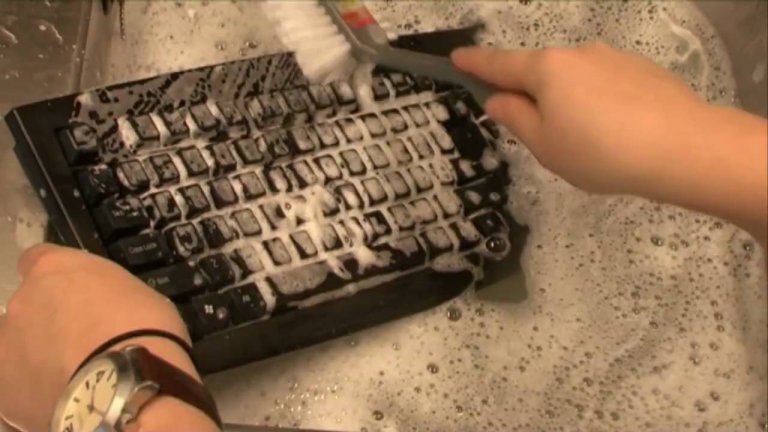 cleaning keyboard