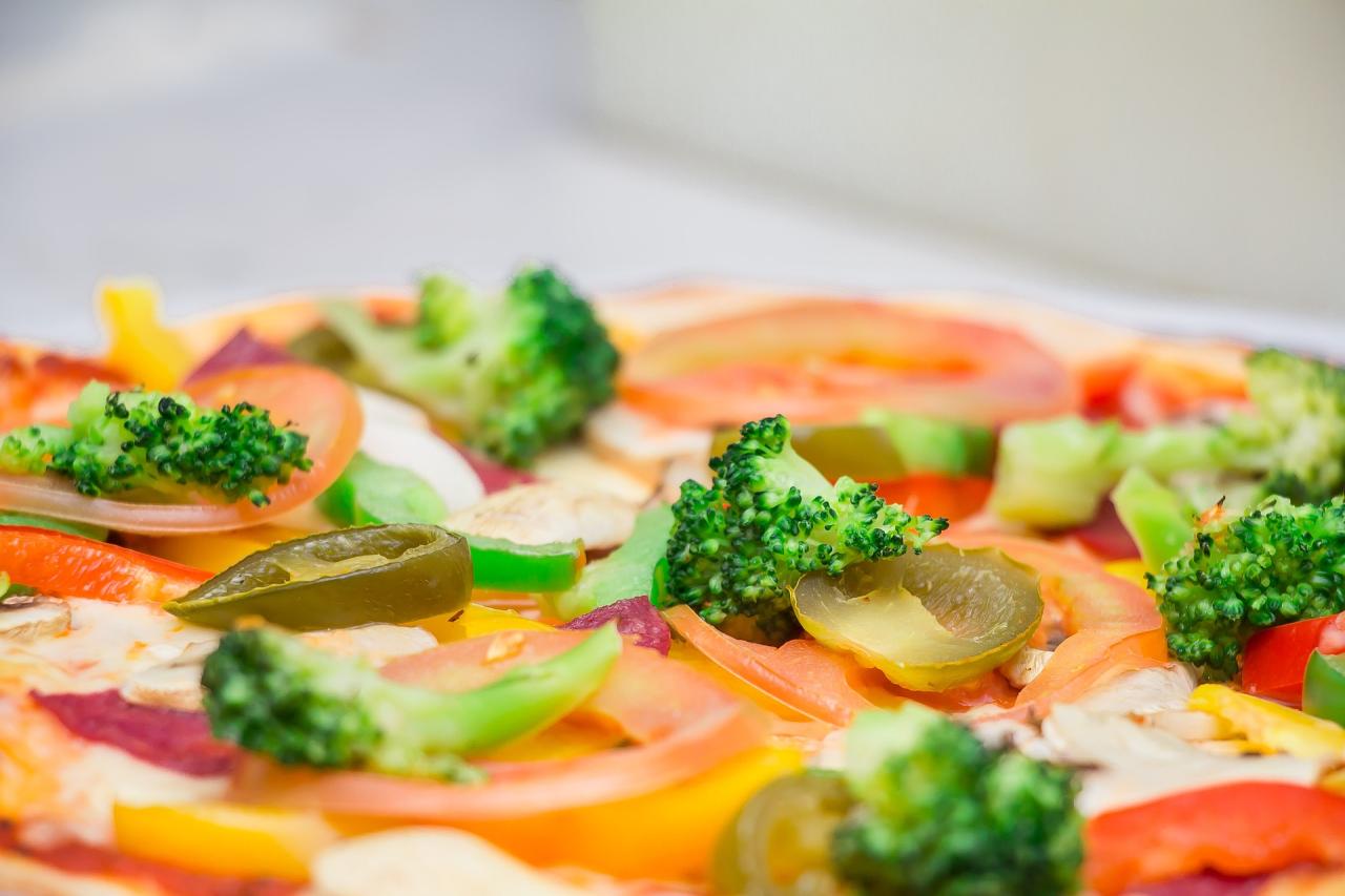 Pizza with lots of vegetables